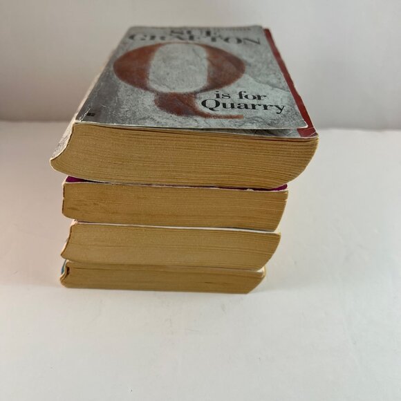 Sue Grafton Alphabet Mysteries Paperbacks D F H Q Lot of 4 Kinsey Millhone - Picture 2 of 14